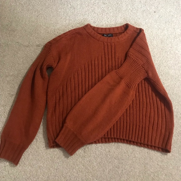 Red sweater - Picture 3 of 5